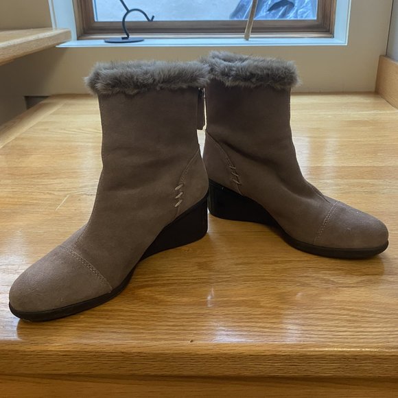 Aerosoles Ankle High Fur Lined Boots, faux suede, taupe colored, wedge heel. - Picture 1 of 9